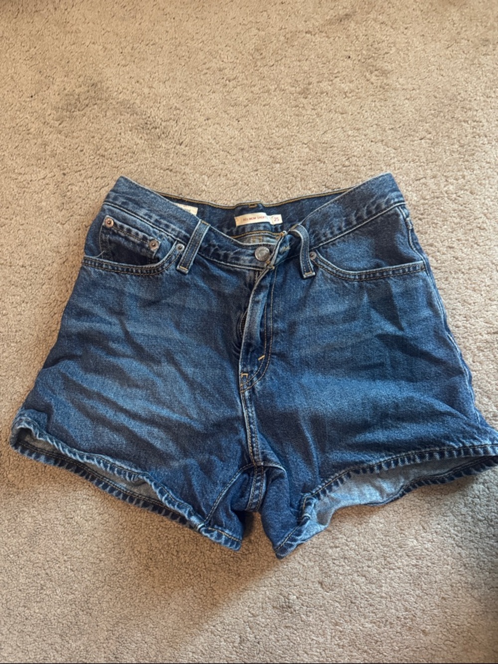 Levi’s 80s Mom Shorts